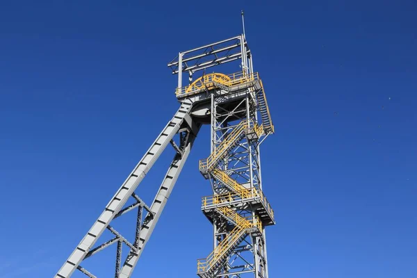 産業構造 炭鉱シャフトヘッドフレーム ポーランドのSiemianowice Slaskieの歴史的記念碑 — ストック写真