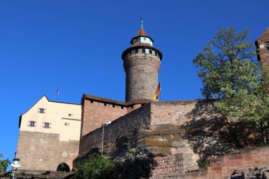 Nuremberg İmparatorluk Kalesi, Sinwell Kulesi. Almanya 'nın Nuremberg şehrinin simgesi.