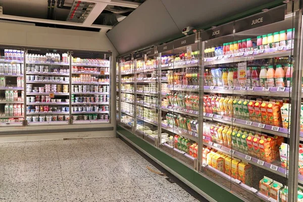 Jonkoping Sweden 2018年8月25日 瑞典超级市场冰箱部分 瑞典每月消费者支出达5200亿瑞典克朗 2018年 — 图库照片