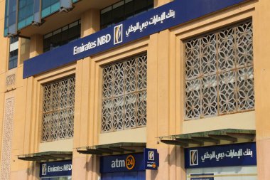 DUBAI, BAE - 9 Aralık 2017: Emirates NBD Dubai, BAE 'deki banka şubesi. Emirates NBD, Orta Doğu 'daki en büyük banka gruplarından biridir..