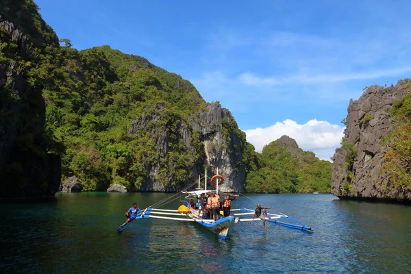 Palawan Philippines December 2017 People Enjoy Island Hopping Tour Palawan — Stock Photo, Image