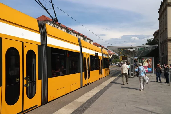 Dresden Alemanha Maio 2018 Passeio Passageiros Transporte Público Eléctrico Dresden — Fotografia de Stock