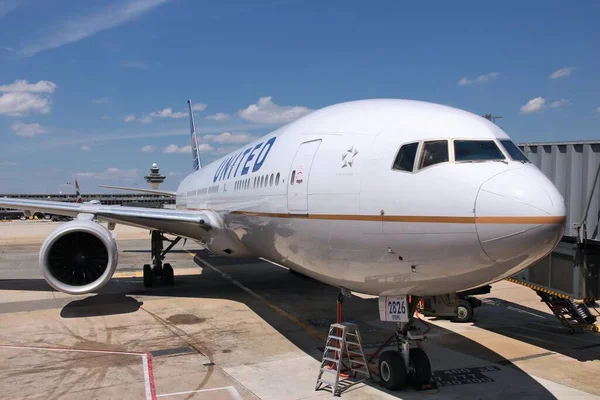 Washington Junio 2013 United Airlines Boeing 777 200 Aeropuerto Internacional —  Fotos de Stock