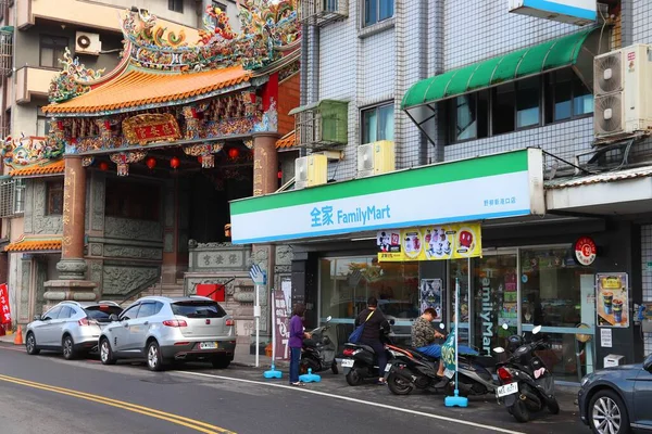 叶海乌 2018年11月24日 台湾家庭超市便利店 家具店是世界上最大的杂货店经营商之一 拥有24 000多家分店 — 图库照片
