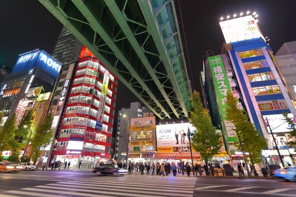 Tokyo Japan 2016 사람들이 도쿄의 아키하바라 지역을 다닌다 아키하바라 지역은 — 스톡 사진