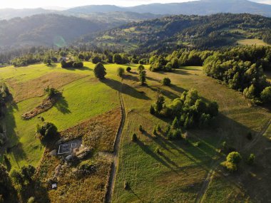 Polonya 'daki Beskid Dağları. Milowka yakınlarındaki Zywiec Beskids (Beskid Zywiecki) manzarası.
