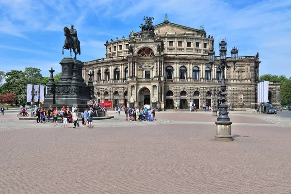 Dresden Germania Maggio 2018 Gente Visita Semperoper Teatro Dell Opera — Foto Stock