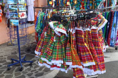 GADELOUPE, FRANCE - 6 Aralık 2019: Pointe-a-Pitre, Guadeloupe 'daki Madras geleneksel Karayip giysileri. Pointe-a-Pitre Guadeloupe 'un en büyük şehridir..