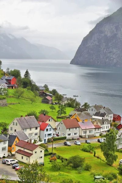 ノルウェーのフィヨルドの風景 オーランドフィヨルド ソグネフィヨルドの一部 Undredal町 — ストック写真