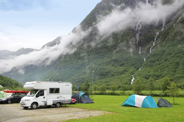 Gudvangen Norwegen Juli 2015 Camper Urlaub Gudvangen Norwegen Norwegen Hatte — Stockfoto