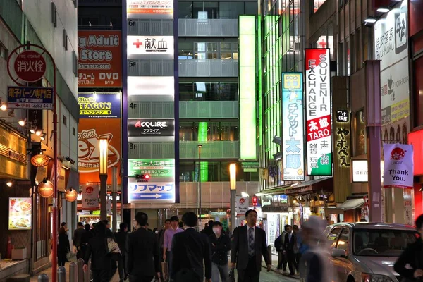 Tokio Japón Abril 2012 Gente Visita Zona Comercial Akihabara Electric —  Fotos de Stock