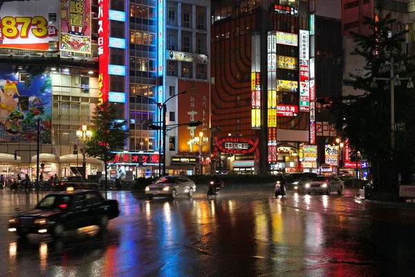 東京都 2012年5月9日 東京都新宿区で雨 新宿は東京の特別区の一つです 337 556人が住んでいます — ストック写真