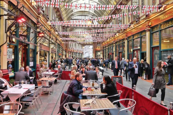 London April 2016 People Celebrate Saint George Day Leadenhall Market — Stock Photo, Image