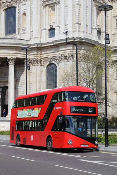 London Kwietnia 2016 Ludzie Jeżdżą Autobusem Miejskim Londynie Wielka Brytania — Zdjęcie stockowe