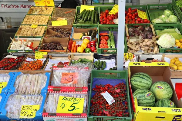 Nuremberg Niemcy Maj 2018 Szparagi Lokalnym Targu Warzywnym Norymberdze Niemcy — Zdjęcie stockowe