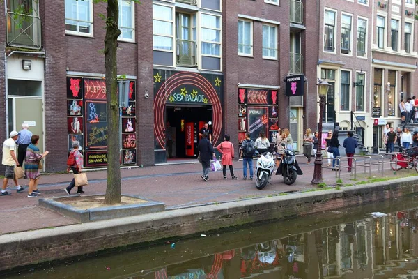 Amsterdam Nederland Juli 2017 Mensen Bezoeken Wallen Amsterdam Nederland Amsterdam — Stockfoto