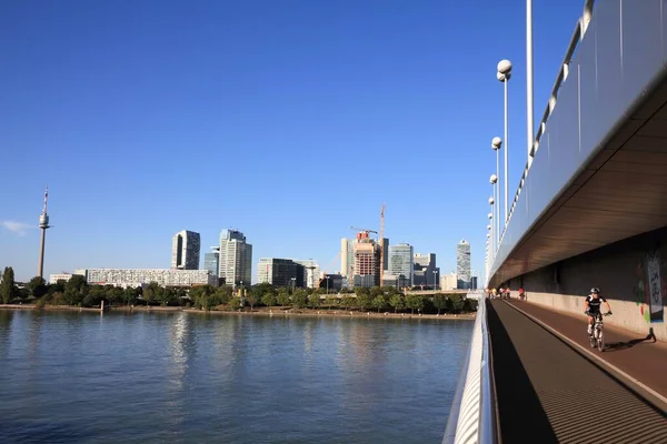 Vienne Autriche Septembre 2011 Des Cyclistes Montent Sur Pont Danube — Photo