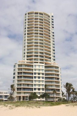 Gold Coast, Avustralya - 25 Mart 2008: Gold Coast City, Avustralya 'daki apartman binaları. Altın Sahil, yerleşim yerlerinde yılda yüzde 5 ila 30 oranında büyüyen bir emlak patlaması yaşamaktadır (2017).
