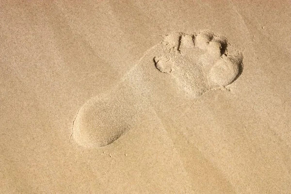 Uma Pegada Areia Férias Verão Faixas Praia — Fotografia de Stock