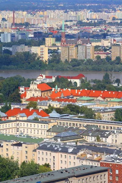 ポーランドのワルシャワ市 ヴィスワ川と旧市街の航空ビュー — ストック写真