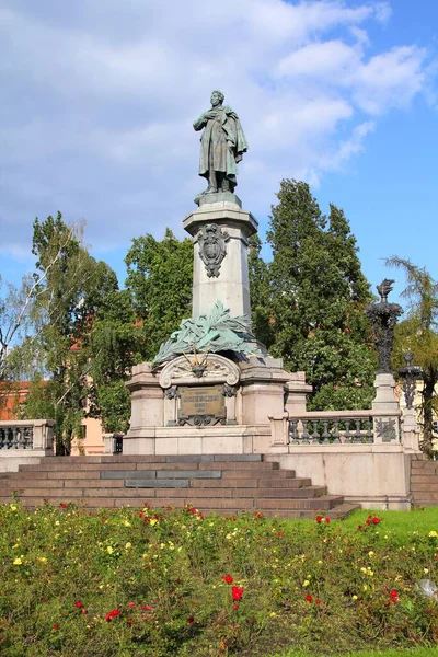 波特兰 2010年9月8日 华沙亚当 米基维奇纪念碑 米基维奇是波兰文化中最重要的作家之一 — 图库照片