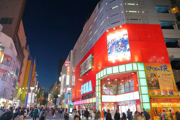 2016年11月29日 夜は東京シティ池袋店 東京は日本の首都です 3780万人が首都圏に住んでいます — ストック写真