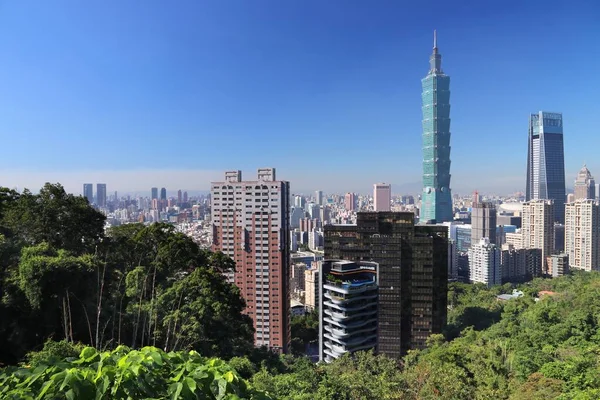 从象山看台北市城市天际线 — 图库照片