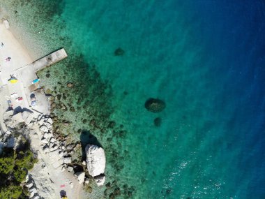 Dalmaçya insansız hava aracı görüntüsü - Hırvatistan hava sahası fotoğrafı. Mice sahilleri ve sahilleri.