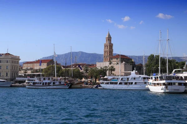 Hafen Von Split Kroatien Altstadt Skyline Mit Hafenschiffen — Stockfoto