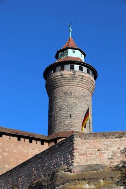 Nuremberg İmparatorluk Kalesi, Sinwell Kulesi. Almanya 'nın Nuremberg şehrinin simgesi.