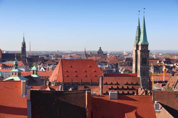 Нюрнберг Германия Крыши Старого Города Церковными Башнями — стоковое фото