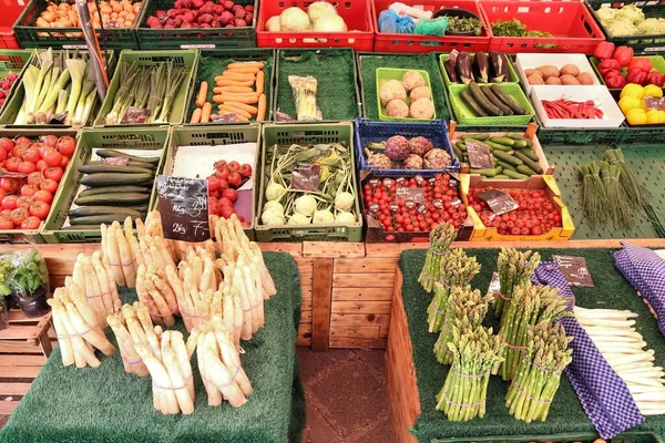 Nuremberg Niemcy Maj 2018 Szparagi Lokalnym Targu Warzywnym Norymberdze Niemcy — Zdjęcie stockowe