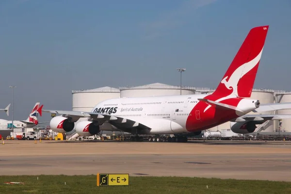 London April 2014 Qantas Airbus A380 Στο Αεροδρόμιο Heathrow Του — Φωτογραφία Αρχείου