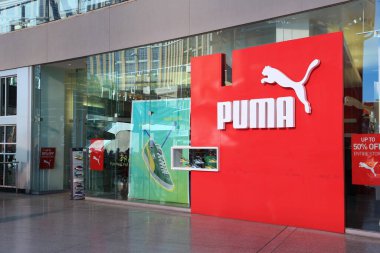 LAS VEGAS, ABD - 14 Nisan 2014: Las Vegas 'ta Puma spor giyim mağazası. Alman ayakkabı firması 1924 yılından bu yana mevcuttur ve 2010 yılında 306 milyon Euro gelir elde etmiştir..