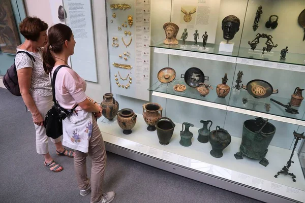 Londra Luglio 2019 Turisti Visitano Gli Artefatti Etruschi British Museum — Foto Stock