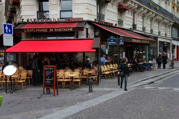 2011 사람들 프랑스 파리에 Lesplanade Eustache 레스토랑을 파리는 세계에서 방문하는 — 스톡 사진