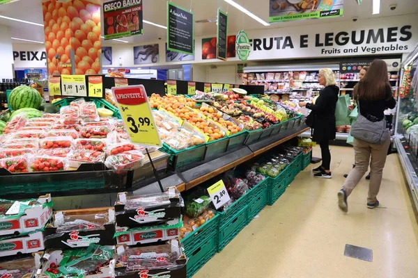 Lisbon Portugal June 2018 Fruit Vegetable Section Supermarket Lisbon 葡萄牙的年消费者支出为1 — 图库照片