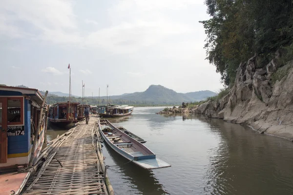 Лодки на реке Меконг. Лаос — стоковое фото