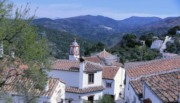 Benarrabas, sahneleri ve beyaz köy Andalucia tipik