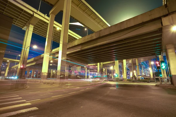 城市道路布丽姬特晚上的夜景 — 图库照片