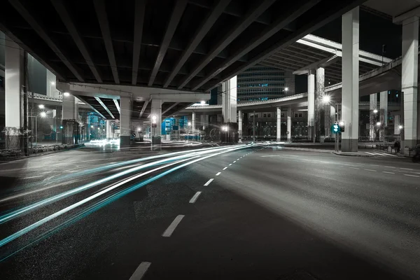 City road bridget éjszaka az éjszakai jelenet — Stock Fotó