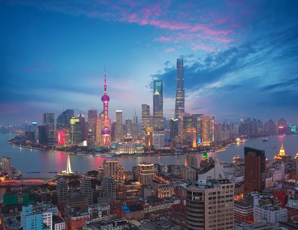 Luftaufnahmen an der Skyline von Shanghai Bund der Nachtszene — Stockfoto