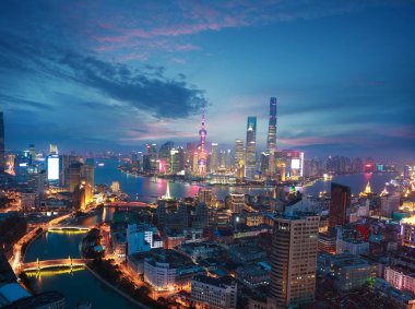 Shanghai bund alacakaranlıkta manzarası, hava fotoğrafçılığı 