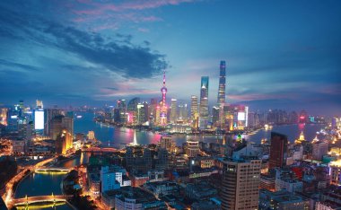 Shanghai bund alacakaranlıkta manzarası, hava fotoğrafçılığı 