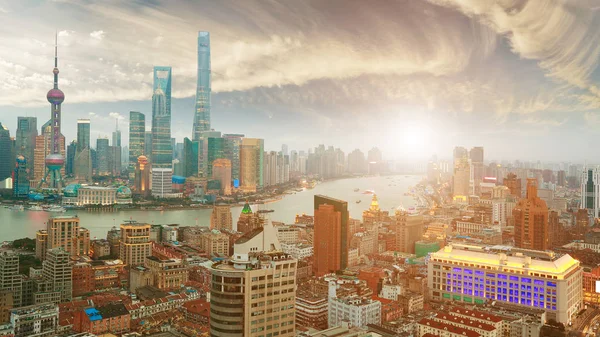 Fotografi udara di Shanghai bund Skyline matahari terbit — Stok Foto