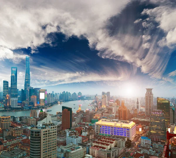 Letecká fotografie v Shanghai bund Panorama západ slunce — Stock fotografie