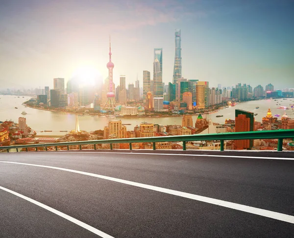 Strada vuota pavimento strutturato con vista a volo d'uccello a Shanghai bund Sk — Foto Stock