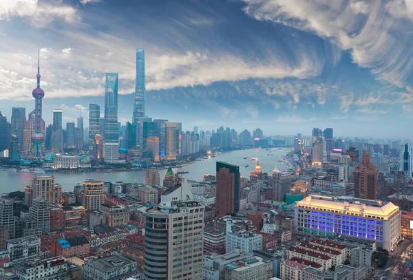 Fotografia aerea a Shanghai bund Skyline del crepuscolo — Foto Stock