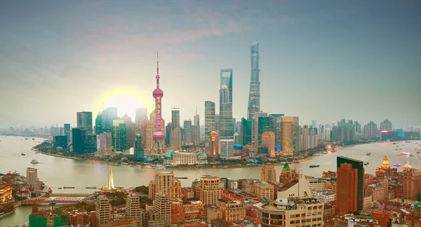 Fotografía aérea en Shanghai bund Skyline del amanecer — Foto de Stock