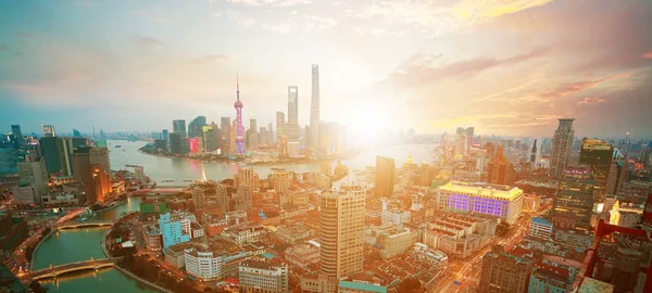 Fotografía aérea en Shanghai bund Skyline del amanecer —  Fotos de Stock